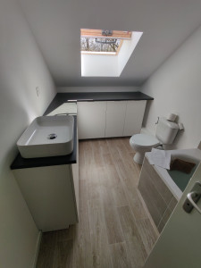 Photo de galerie - (Après) Installation et agencement d'une salle de bain sur mesure.