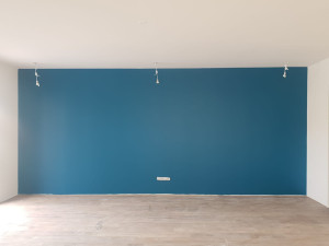 Photo de galerie - Peinture avec mur en couleur 

