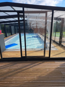Photo de galerie - J ai nettoyé les vitres de la piscine 