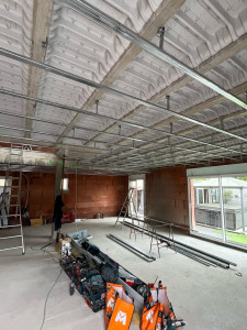Photo de galerie - Préparation d’un plafond suspendu 