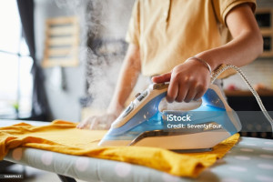 Photo de galerie - Aider les gens à faire leur panier de linge 