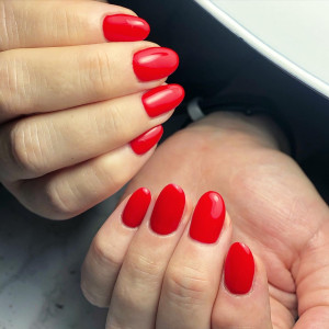 Photo de galerie - Manicure + vernis semipermanent rouge 