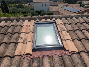 Photo de galerie - Création de velux avec store et habillage en placo