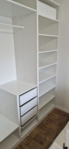 Photo de galerie - Montage d'un armoire IKEA 