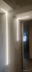 Photo de galerie - Incorporation de rails et ruban Led affleurant dans cloison placo en continuitée de plafond , allumage par DDM 