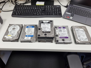 Photo de galerie - Analyse, récupération de disque dur et réinstallation de ceux ci dans des NAS et ordinateur 
