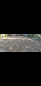 Photo de galerie - Dessouchage / nivellement du terrain à la mini pelle / rajout terre végétale / gazon semé 