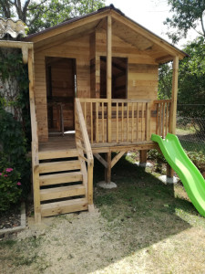 Photo de galerie - Une cabane faite avec des matériaux de récupération