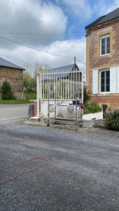 Photo de galerie - Préparation grille et portail enfer forgé 