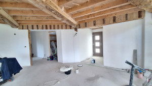 Photo de galerie - Application de la sous-couche avant peinture 5partie basse sous la mezzanine.
