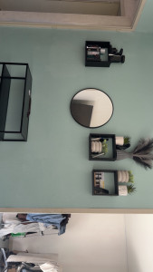 Photo de galerie - Décoration au salon aussi avec couleur de peinture qui va avec