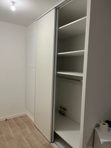 Photo de galerie - Création de meuble dressing sur mesure avec porte coulissante 