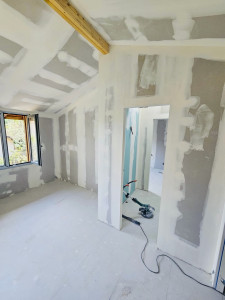 Photo de galerie - Doublage maison ossature bois + pièce d’eau et plafonds rampants