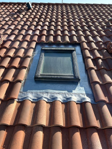 Photo de galerie - Pose velux - entourage zinc