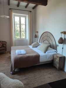 Photo de galerie - Vitrification parquet, mise en peinture a la chaux .