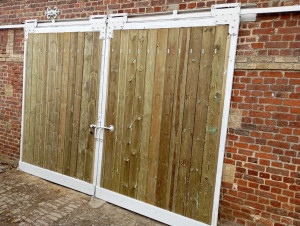 Photo de galerie - Rénovation d'une grande porte d'atelier qui avait plus de 60 ans 