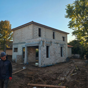 Photo de galerie - Construction de maison a sanary
fondation Maçonnerie plancher escalier et toiture,