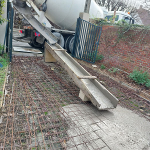 Photo de galerie - Coulage de une dalle béton avec camion toupis 