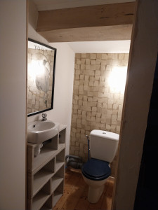 Photo de galerie - Réalisation complète de ce wc.
Pose des montants, du placo, de l'éclairage avec interrupteur, et de la porte.