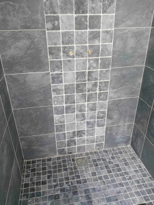 Photo de galerie - Installation de salle de bain : carrelage  et sanitaire 
