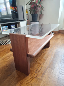 Photo de galerie - Création d'une table basse en bois exotique et plexiglass 