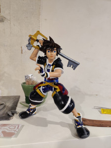 Photo de galerie - Réaliser sur un imprimante 3D peint à la main.
Sora du jeux vidéo Kingdom Hearts.