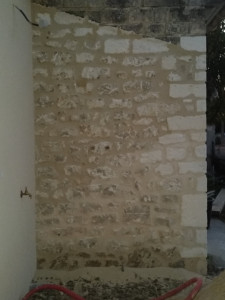 Photo de galerie - Picage de joint de pierre plus enduit de pierre apparentes.