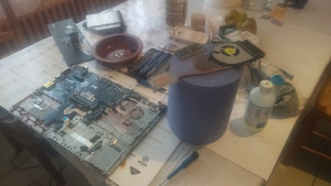 Photo de galerie - Grand nettoyage et changement de la pâte thermique pour améliorer le refroidissement du pc.