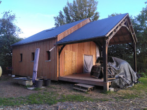 Photo de galerie - Maison Tradi bois utilisé : chêne, peuplier et bardage en douglas.