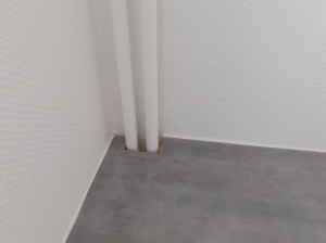 Photo de galerie - Pose d'un plan de travail avec coupe de précision 