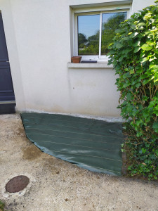 Photo de galerie - Pose de bâche après arrachage arbuste et ancienne bâche