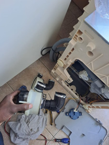 Photo de galerie - Remplacement pompe de Cyclage - Lave vaisselle 