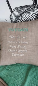 Photo de galerie - Coussin sur le thème de Toulon pour parfaire sa déco ou offrir