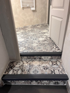 Photo de galerie - Revêtement sol, souple, salle de bain avec marche, plus ne marche finition silicone