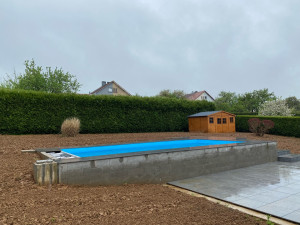 Photo de galerie - Terrassement piscine , maçonnerie et apport de terre végétal 
