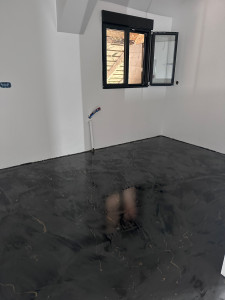 Photo de galerie - Réalisation pose de menuiseries, placo, isolation peinture aux murs.
Sol pose d'un plancher osb ragreage fibré et sol epoxy