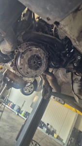Photo de galerie - Remplacement embrayage volant moteur sur Nissan X-Trail + vidange huile pont 