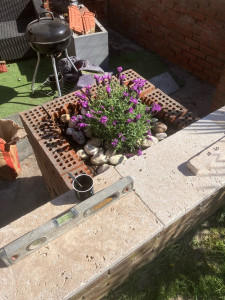 Photo de galerie - Pose de chapeaux travertin