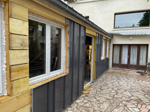 Photo de galerie - Bardage zinc et bois sur façade. Pose et finitions réalisées sur mesure.