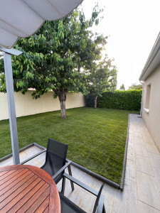 Photo de galerie - Pose d’un gazon en rouleaux 