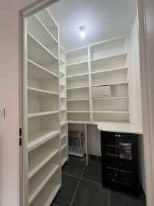 Photo de galerie - Agencement sur mesure d’un cellier 