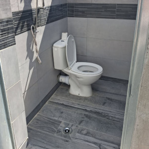 Photo de galerie - Installation wc destiné à un usage extérieur (piscine)