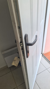 Photo de galerie - Remplacement d'une serrure sur porte d'entrée 