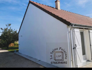 Photo de galerie - Ravalement de façade réalisé en un mois. Résultat impeccable ! Contactez-nous pour vos projets. » Comme ça, c’est direct, efficace, et ça met l’accent sur le temps et la qualité.