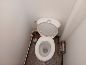 Photo de galerie - ✅ Dépannage plomberie : remplacement mécanisme chasse d’eau, réglages et remise en état sans fuite.