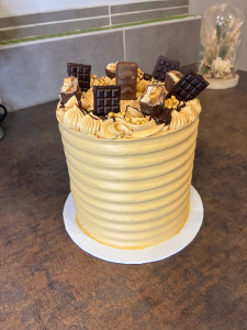 Photo de galerie - Layer cake snickers