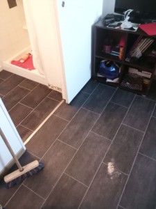 Photo de galerie - Pose de linoléum dans une suite parentale avec salle d'eau.