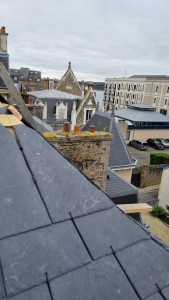 Photo de galerie - Réalisation d'un arêtier en ardoise