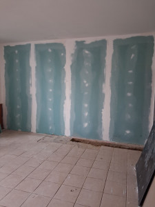 Photo de galerie - Démolition d'une cheminée et reconstruction d'une cloison placo. bandes , enduit et ponçage d'ensemble 
