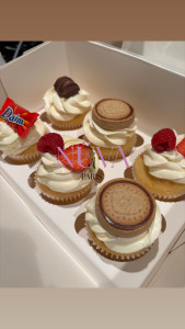 Photo de galerie - Je propose différents cupcakes, fait maison et fourrées avec sur le dessus, une chantilly mascarpone 100 % fait maison